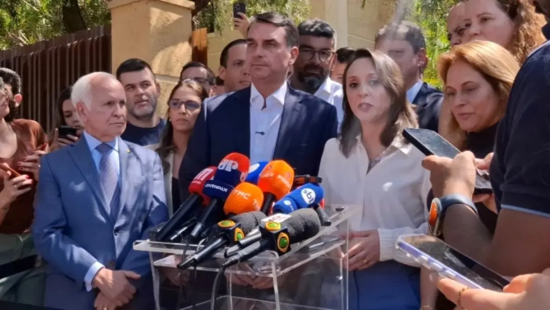 Podemos apoia Flávio Bolsonaro no segundo turno, após ele fechar o primeiro com 47,03% dos votos válidos. O apoio vem n…