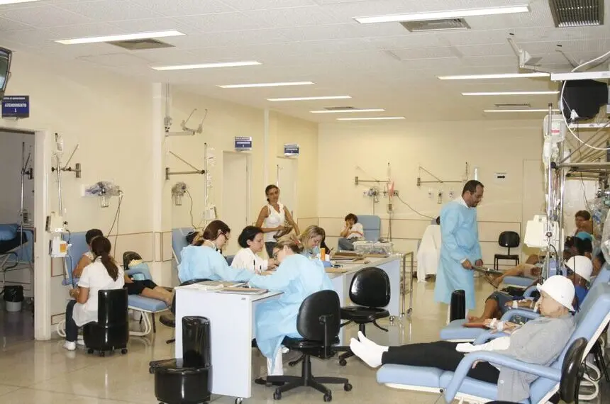 CAS examina aprimoramentos no atendimento a pessoas com câncer, buscando otimizar o Programa Nacional de Navegação. A i…