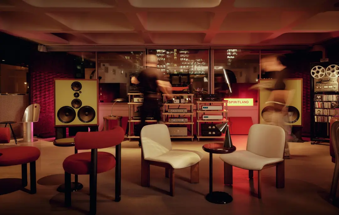 Spiritland e The Barbican lançaram um novo bar de escuta em Londres. É bom ver espaços culturais valorizando a arte mus…