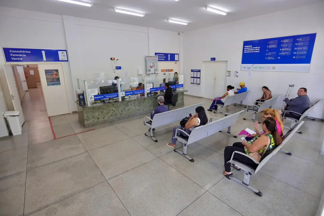 Prefeitura de Goiânia orienta a população a buscar as 74 unidades de Atenção Primária para casos leves. Isso ajuda a ev…