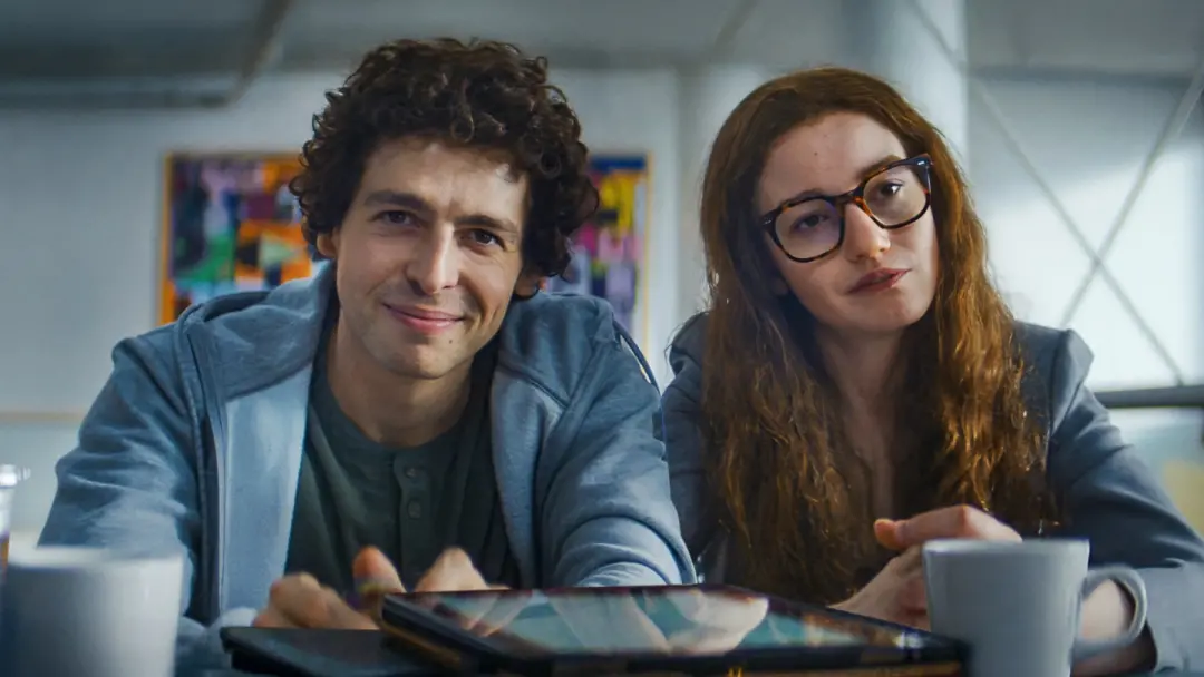 Sam Bankman-Fried, figura da crise de cripto, vai aparecer em série da Netflix. Julia Garner e Hudson Williams fazem pa…