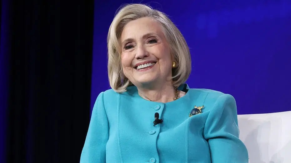 Hillary Clinton endossou a governadora Peggy Flanagan para o Senado dos EUA. Ela fala que Trump dificultou a vida das f…