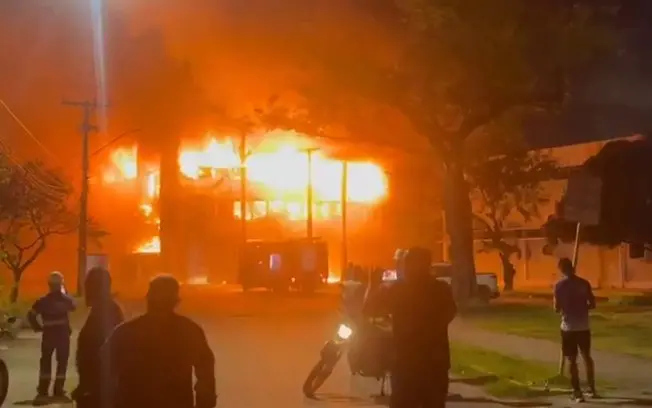 Universidade Federal de Pernambuco sofreu incêndio de grandes proporções na noite de quarta. A Polícia Federal vai inve…
