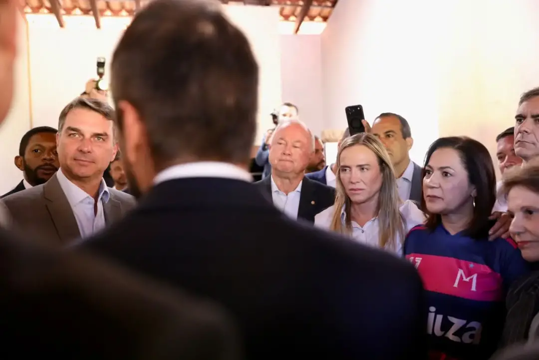 Celina disse que nao mexem no Fundo Constitucional ao citar a primeira demanda com Flavio Bolsonaro no DF. É importante…