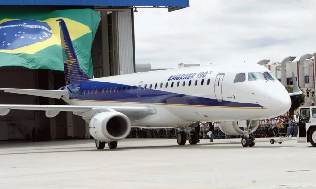 Primeiro E195-E2 da Latam entregue pela Embraer. A expansão da malha aérea, com 63 aeroportos atendidos, mostra o movim…