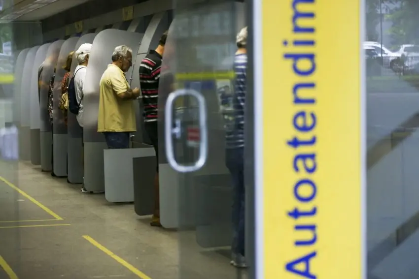 Agências bancarias em todo o Brasil nao teram atendimento presencial no feriado de 12 de outubro. O Pix e os aplicativo…