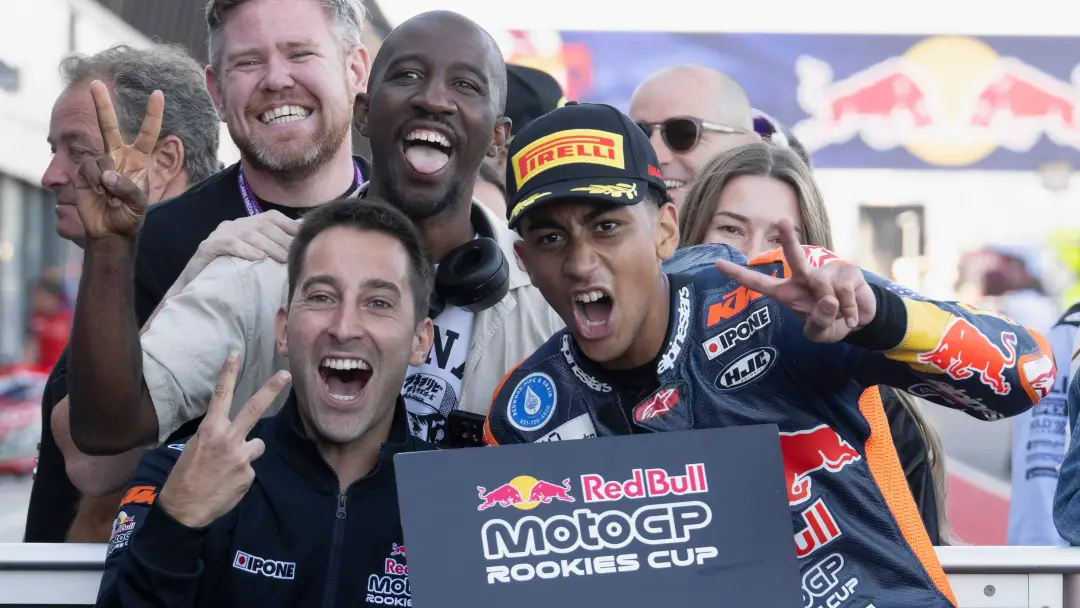Kristian Daniel Jr., piloto de MotoGP, perdeu o pai em inundações em Barcelona, logo após assinar contrato profissional…