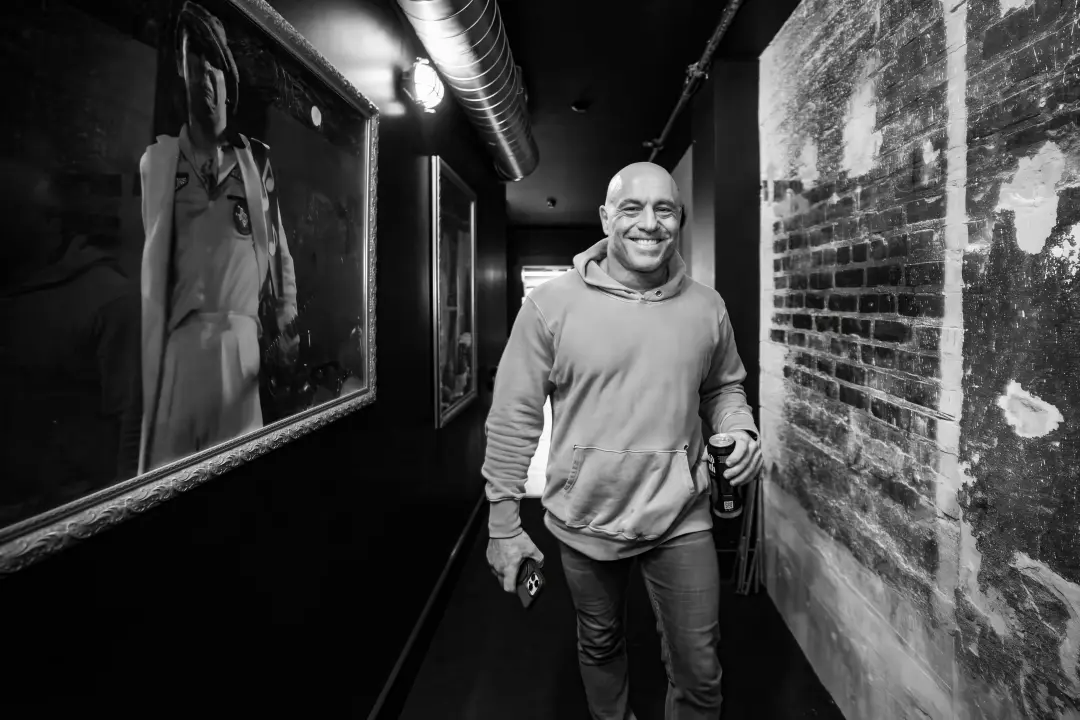 Joe Rogan estendeu contrato com Spotify por vários anos, com um possível earnout estimado em 250 milhões de dólares. É …