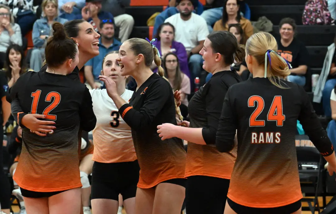 Harbor Springs venceu em três sets o Charlevoix fora de casa na Pellston Invite. A vitória foi importante para quebrar …