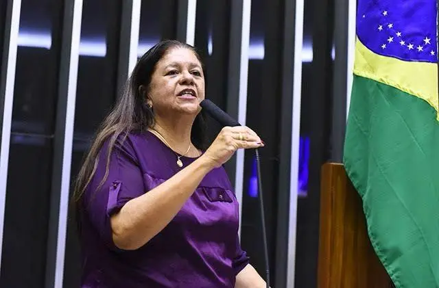 Lei número 14.538/2023 garante substituição de implantes mamários para quem fez reconstrução, seja no SUS ou plano de s…