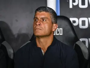 Técnico do Vasco pede jogo no Maracanã, dizendo que é mais que uma disputa judicial. Acho importante manter o foco na o…
