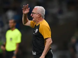 Dorival confirmou a volta de Lucas contra a Vitória e admitiu que tá passando por um momento difícil. Acho que reconhec…