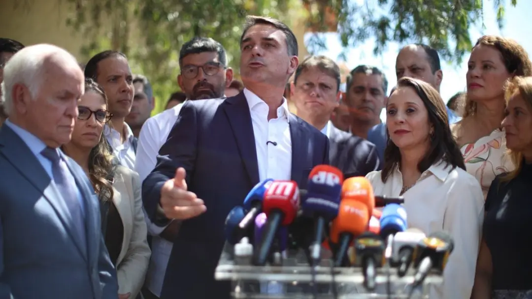 Flávio Bolsonaro negou cortar reajuste das aposentadorias acima da inflação. Manter esse índice é crucial porque garant…