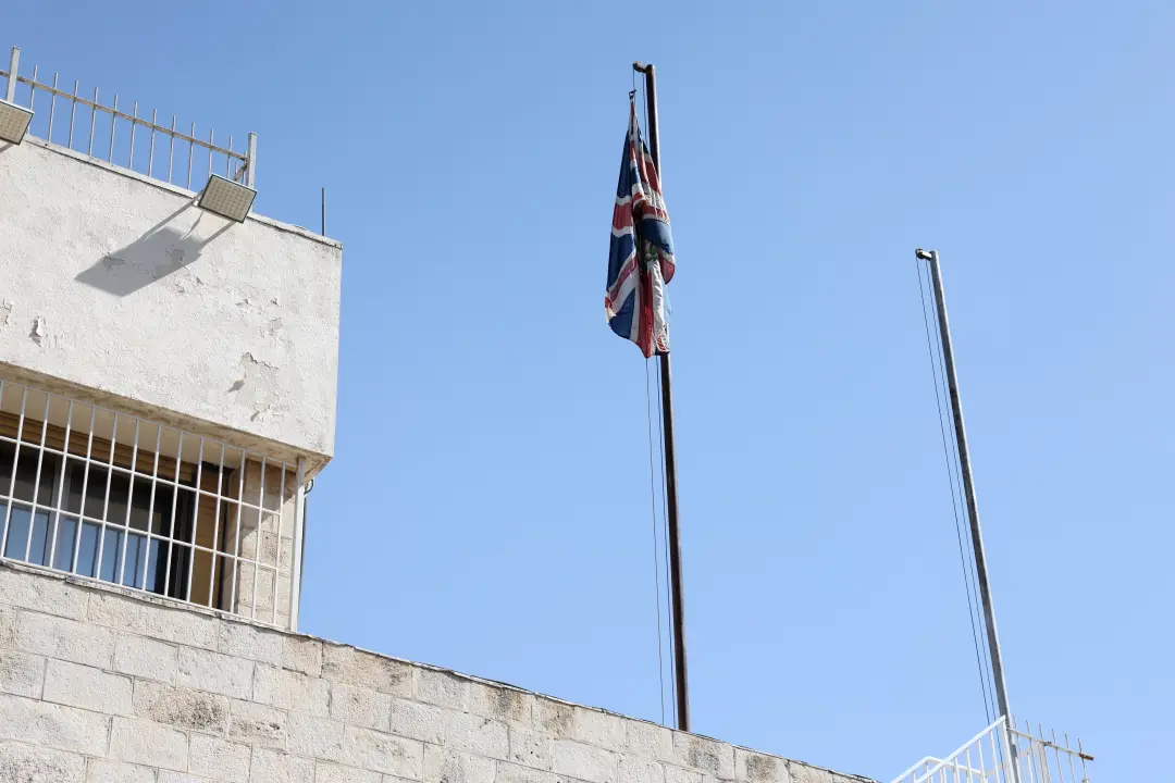 Jerusalém: o Consulado Britânico reduziu seu status para Missão do Reino Unido, mantendo sete diplomatas após negociaçõ…