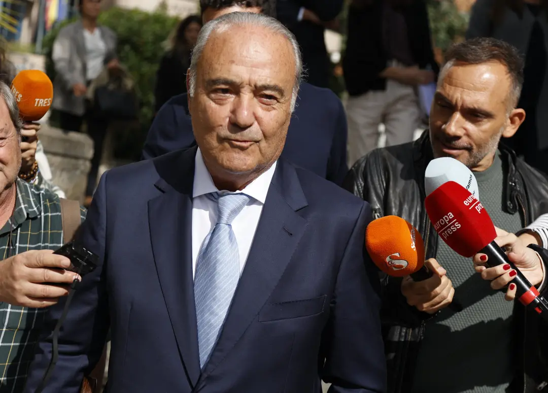 Carlos Iglesias de la Cueva, irmão do cantor Julio Iglesias, teve pena de seis meses de prisão pelo descumprimento fisc…