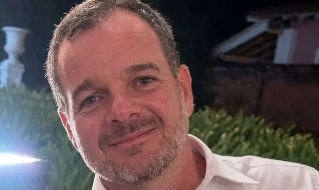 Gustavo de Castro Campos, juiz de São Paulo, foi encontrado morto carbonizado no banco do motorista do veículo em chama…