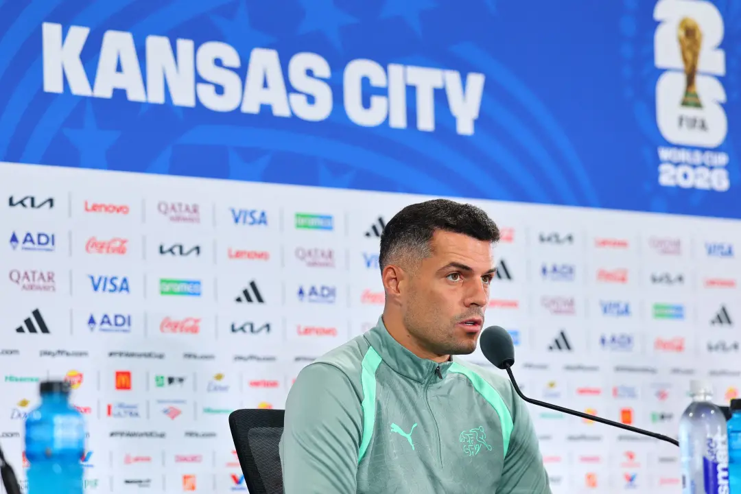 Granit Xhaka foi multado em 150 mil francos suíços por usar certificado falso de vacinação na Suíça. A decisão suspende…