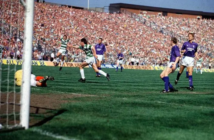 Joe Miller foi contratado pelo Celtic em novembro de 1987, saindo do Aberdeen por 650 mil libras, um recorde juvenil na…