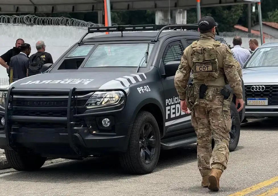 PF fez busca e apreensão contra desembargador do TJ-RJ em Niterói. Suspeita é de favores a empresas imobiliárias em tro…