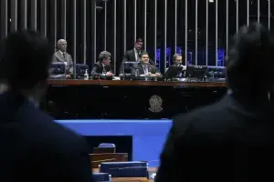Senado faz a terceira sessão de discussão da PEC que acaba com a escala 6x1. A articulação do governo tenta acelerar a …