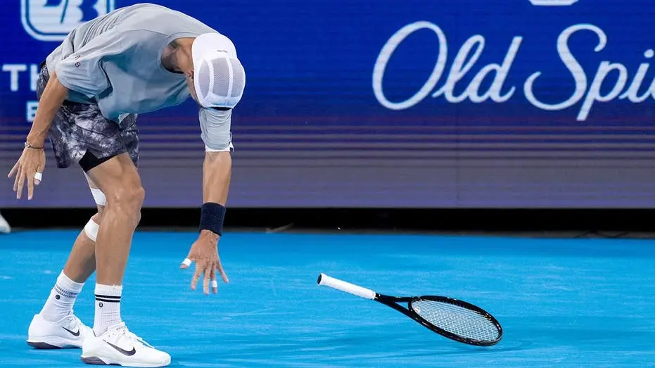 Terence Atmane jogou raquete contra a torcida no Shanghai Masters após um erro não forçado. Esse tipo de explosão em qu…