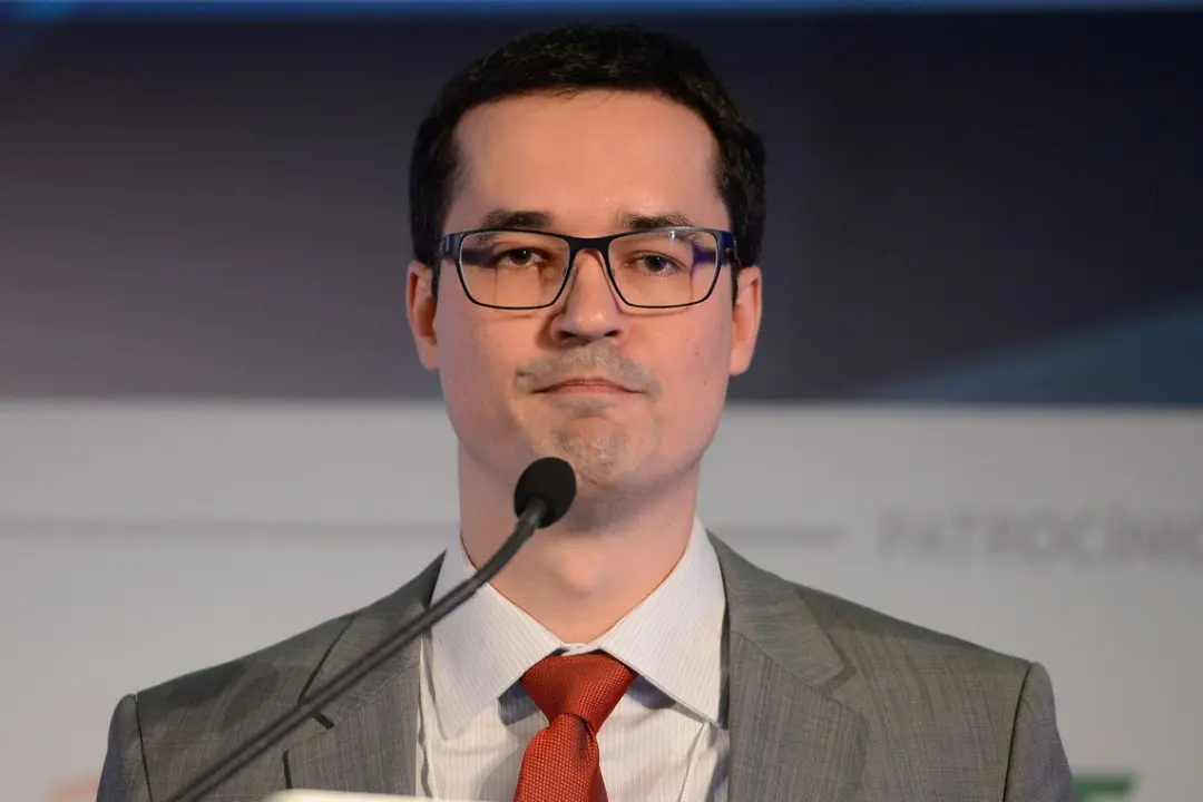 Daltan Dallagnol, eleito senador pelo Paraná com 2.904.594 votos, teve o julgamento sobre a candidatura adiado no TSE. …