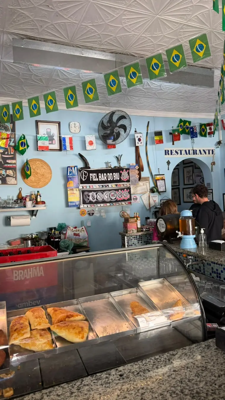 Bar do Biu tem uma feijoada bem equilibrada, com caldo espesso e carnes que mantêm a personalidade. A profundidade do c…