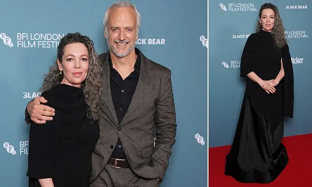 Olivia Colman mostrou o novo cabelo grisalho em gala na estreia de Wicker no Festival de Cinema de Londres. A mudança n…