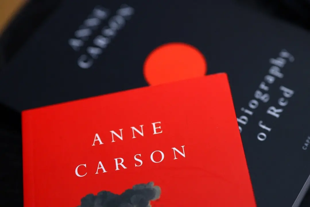 Anne Carson ganha o Nobel de Literatura de 2026 por obra que mistura clássico e contemporâneo. Essa ousadia de dialogar…