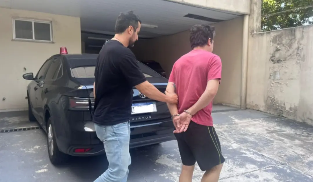 Em Belém, um homem foi preso por suspeita de estupro de vulnerável contra dois adolescentes. O caso envolve abusos rela…