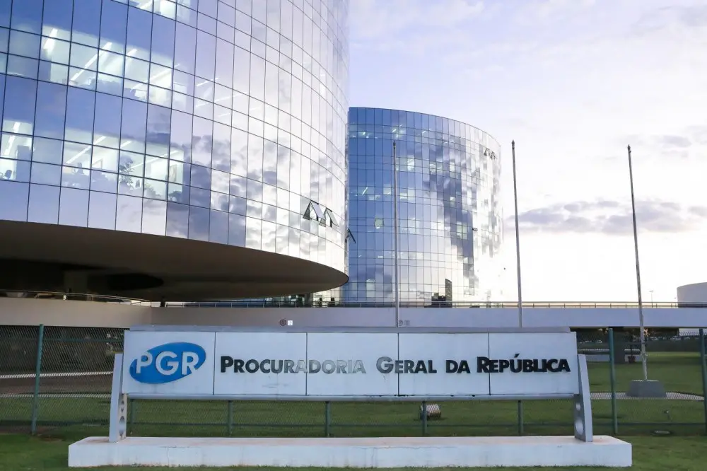 PGR defende soltura de ex-presidente do INSS e mais dois investigados por medidas cautelares. A decisão mostra que o Mi…