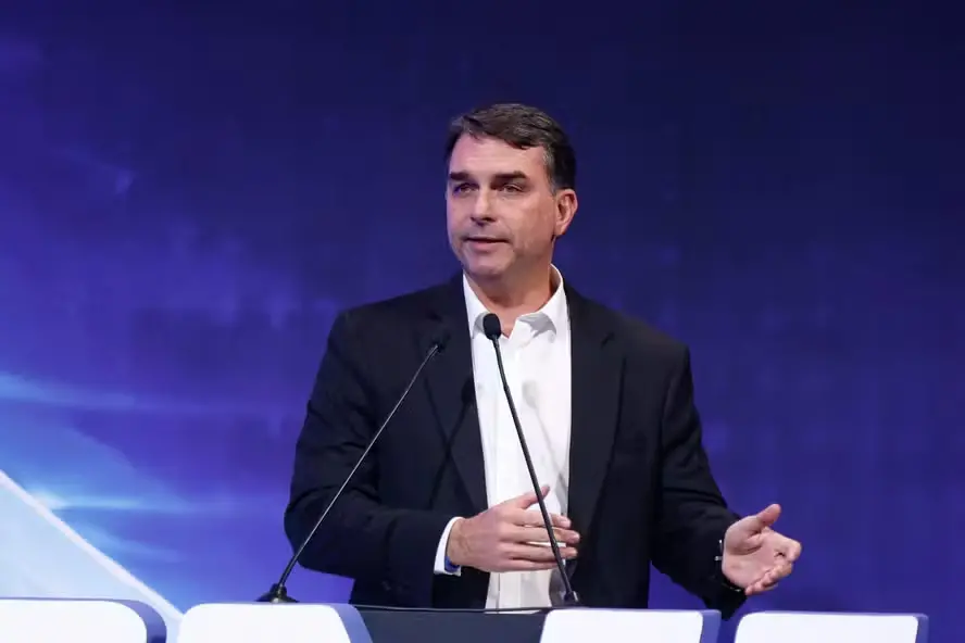 Flavio Bolsonaro e sua equipe prometem um ajuste fiscal duro, mas as propostas sinalizadas alimentam dúvidas sobre a ve…