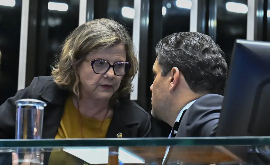 PEC 221/2019 busca reduzir a jornada de 44 para 40 horas sem corte salarial no Senado. A base do governo tenta acelerar…