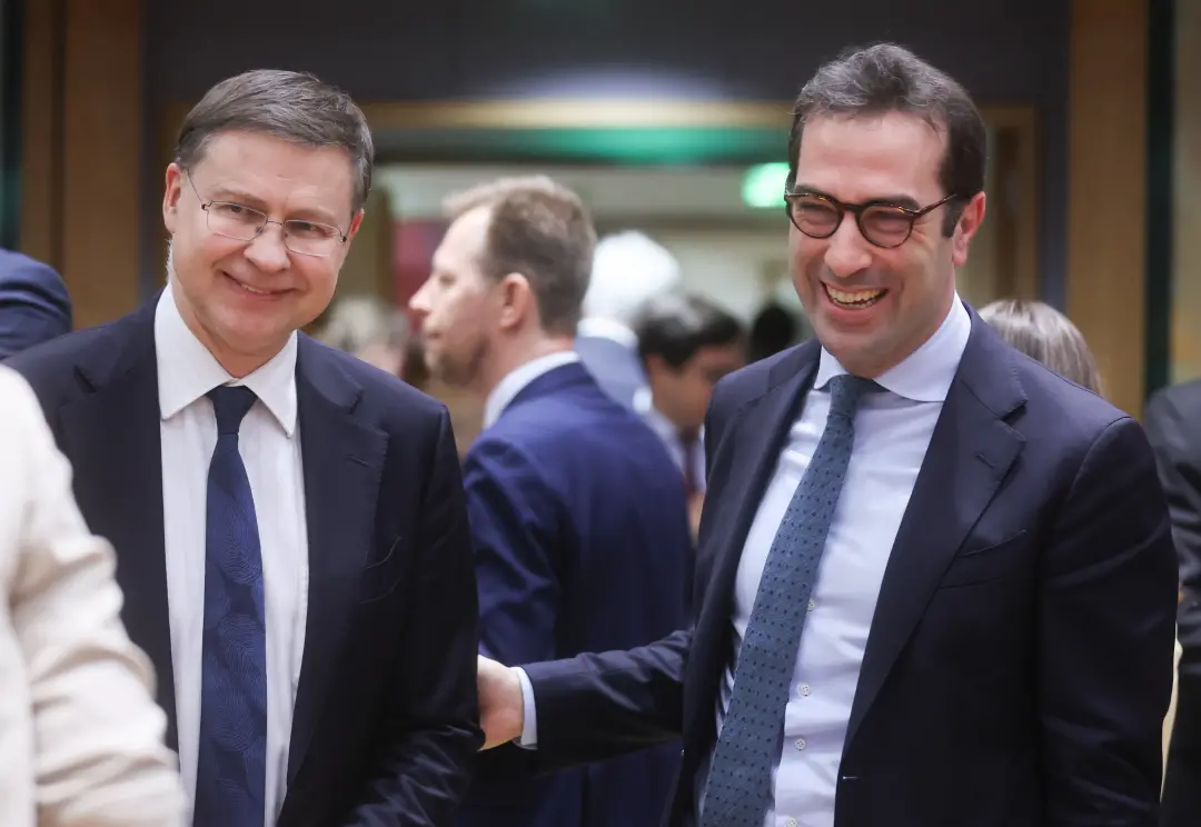 Comissão Europeia pede prudencia fiscal aos Gobiernos, pressionada pelo mercado e pela dívida soberana chegando perto d…