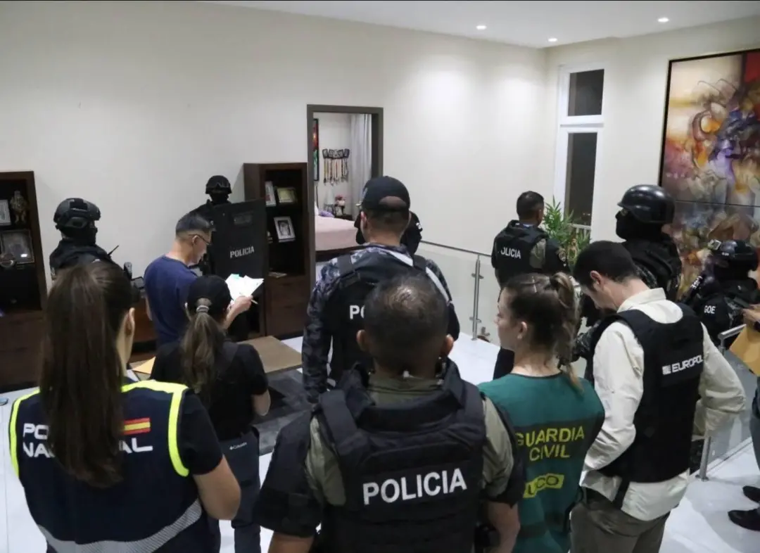 Ecuador. Detenção de responsáveis pelo envio de um contêiner com 13 toneladas de cocaína, ligado ao caso de narcopolicí…