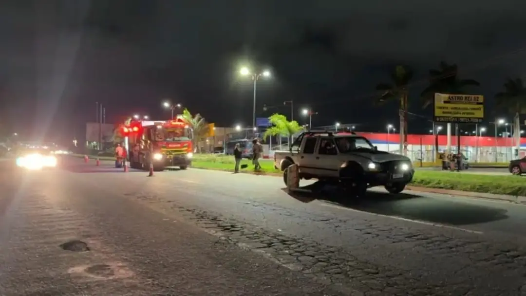Mulher de 63 anos morreu atropelada na RJ-106, em Maricá, ao tentar atravessar a rodovia. Um mês atrás foi um caso pare…