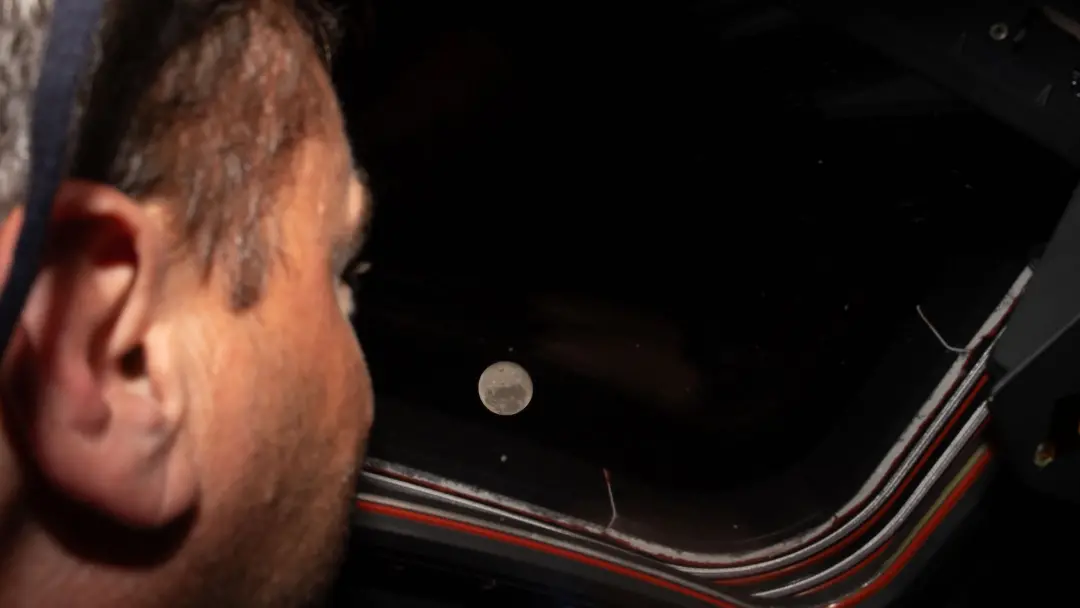 Três astronautas registraram pelo menos cinco flashes de luz por impactos na Lua durante o voo Artemis II. É uma chance…