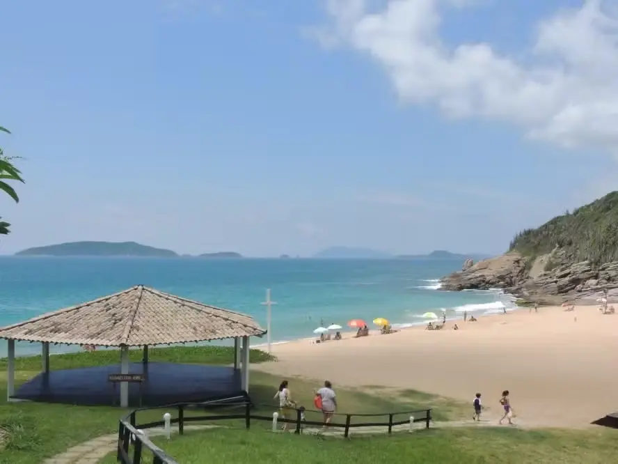 Rio com 20 praias e uma marina no Bandeira Azul, segunda maior rede do país. Ver certificações em áreas como a APA do P…