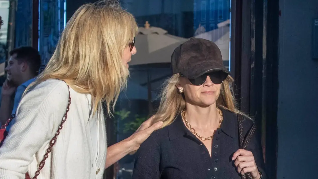 Reese Witherspoon e Laura Dern foram vistas procurando achados na Oxfam em Notting Hill. É engraçado ver essas estrelas…