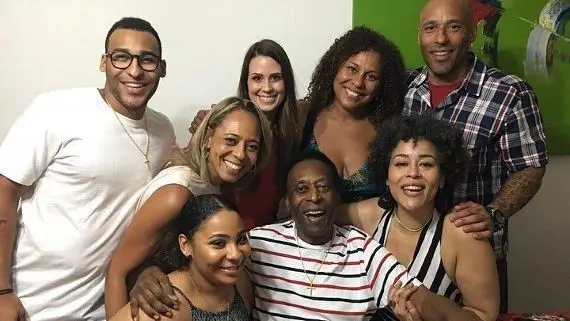 Quase três anos depois da morte de Pelé, os herdeiros ainda não receberam o patrimônio, e imóveis estão sendo vendidos …