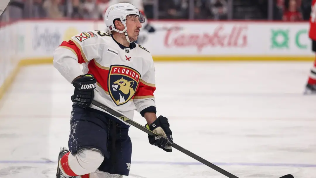 Brad Marchand dos Panthers deve voltar em semanas, não meses, segundo informações. É um alívio saber que não é uma lesã…