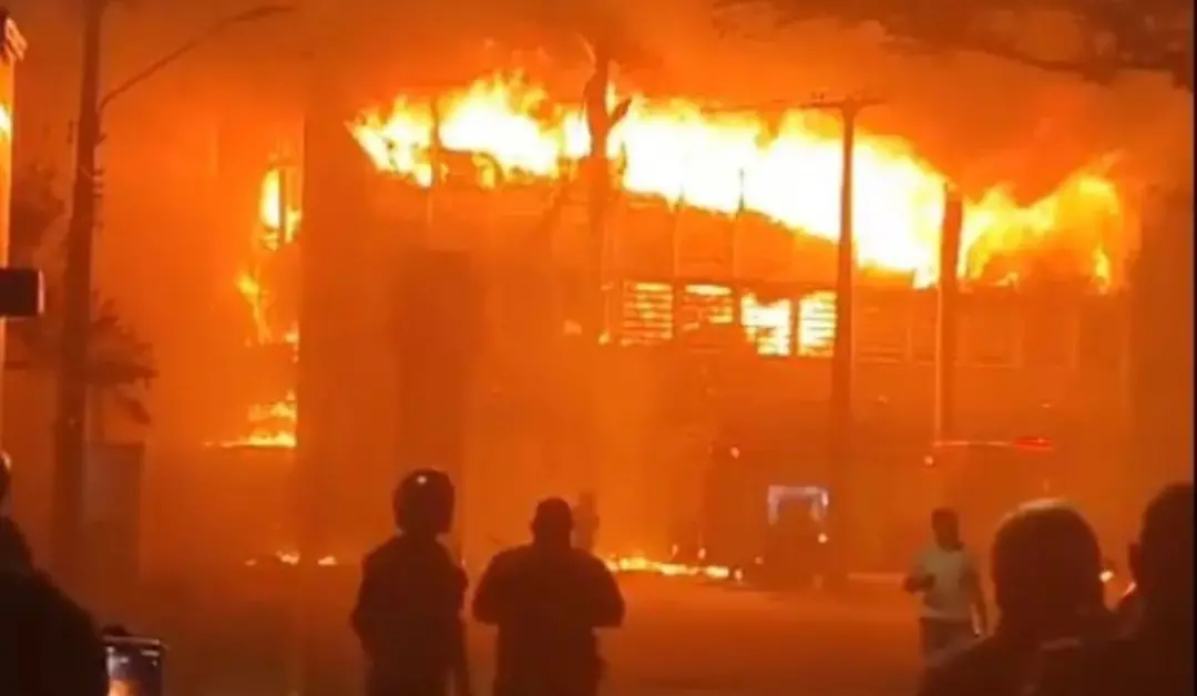 Três incêndios na UFPE em oito dias, no Recife, com prejuízo inicial estimado em R$ 100 milhões no primeiro caso. É mui…