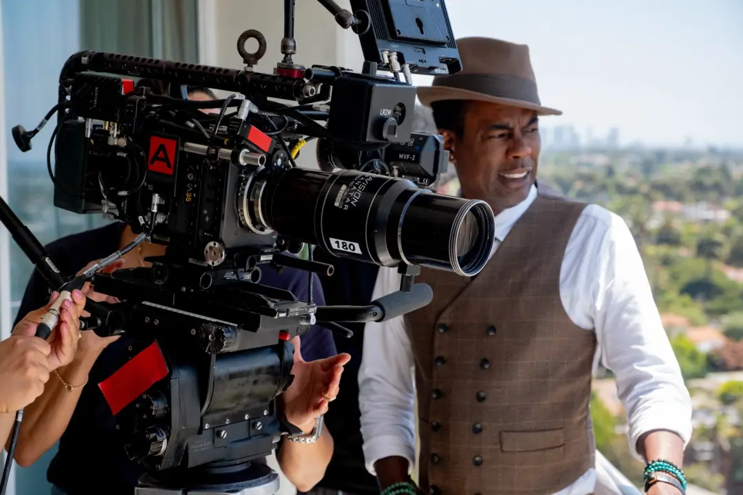 Chris Rock está fazendo Misty Green, e o diretor disse que o filme precisava ser mais ousado que um episodio de White L…