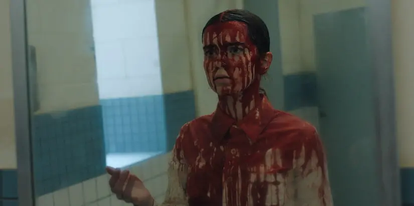 Summer H Howell entrou para o papel de Carrie sem ver o livro ou o original, decidindo criar a própria versão. Essa abo…