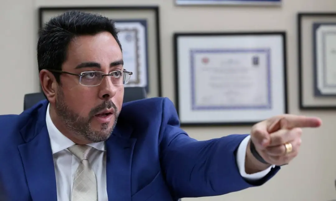 Marcelo Bretas festejou a vitória de Douglas Ruas como governador do Rio, ironizando Eduardo Paes. Esse tipo de exibiçã…