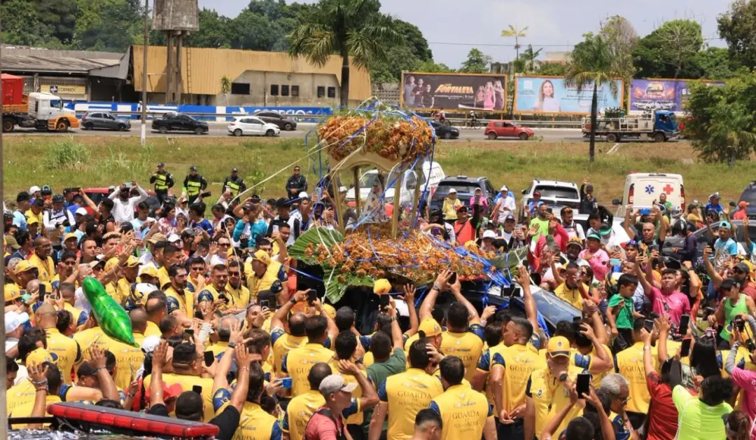 58 quilômetros de trajeto para o Traslado do Círio, com a Imagem Peregrina passando pelo novo manto. É uma jornada imen…