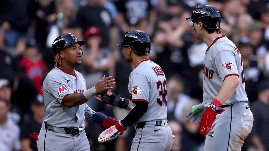 Cleveland conseguiu uma vitória na série, mesmo após perder os dois jogos em casa. Os nove pontos do jogo 3 vieram de r…