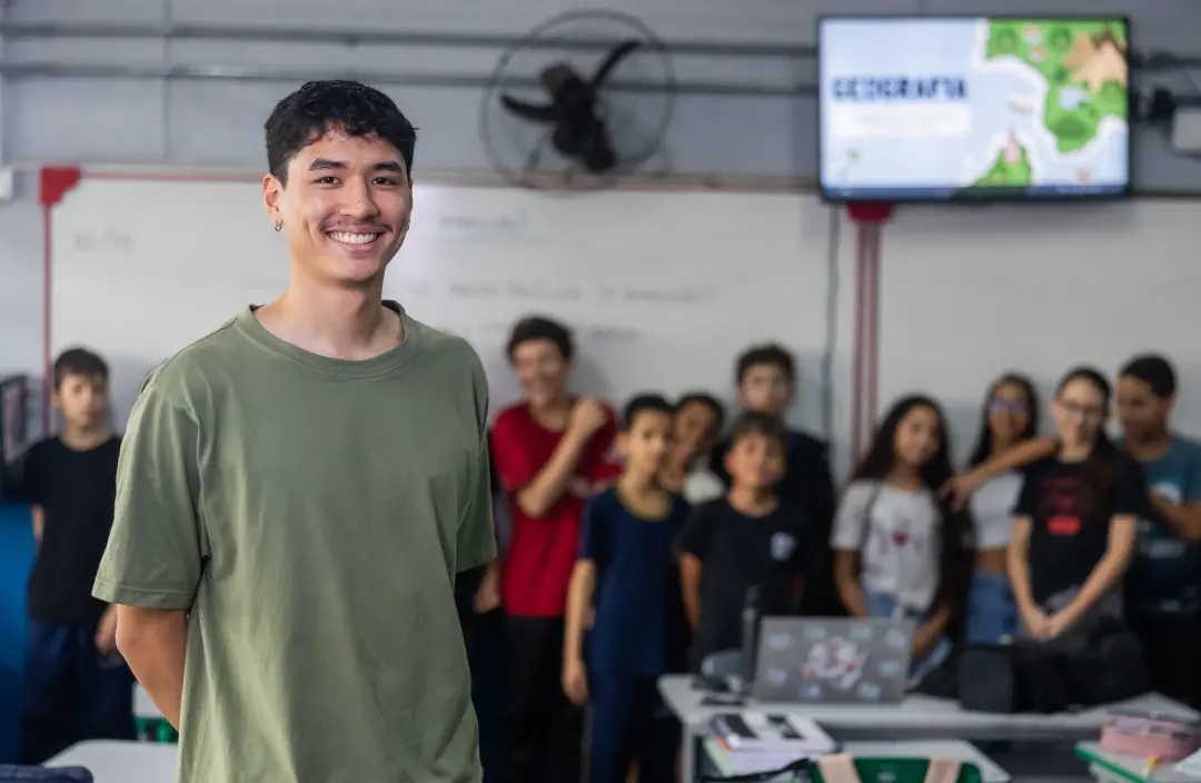 Renan Hideki Pereira Okado, professor de 24 anos em Guarulhos, entrou no Prêmio Professor Nota 1000. Reconhecer o desem…