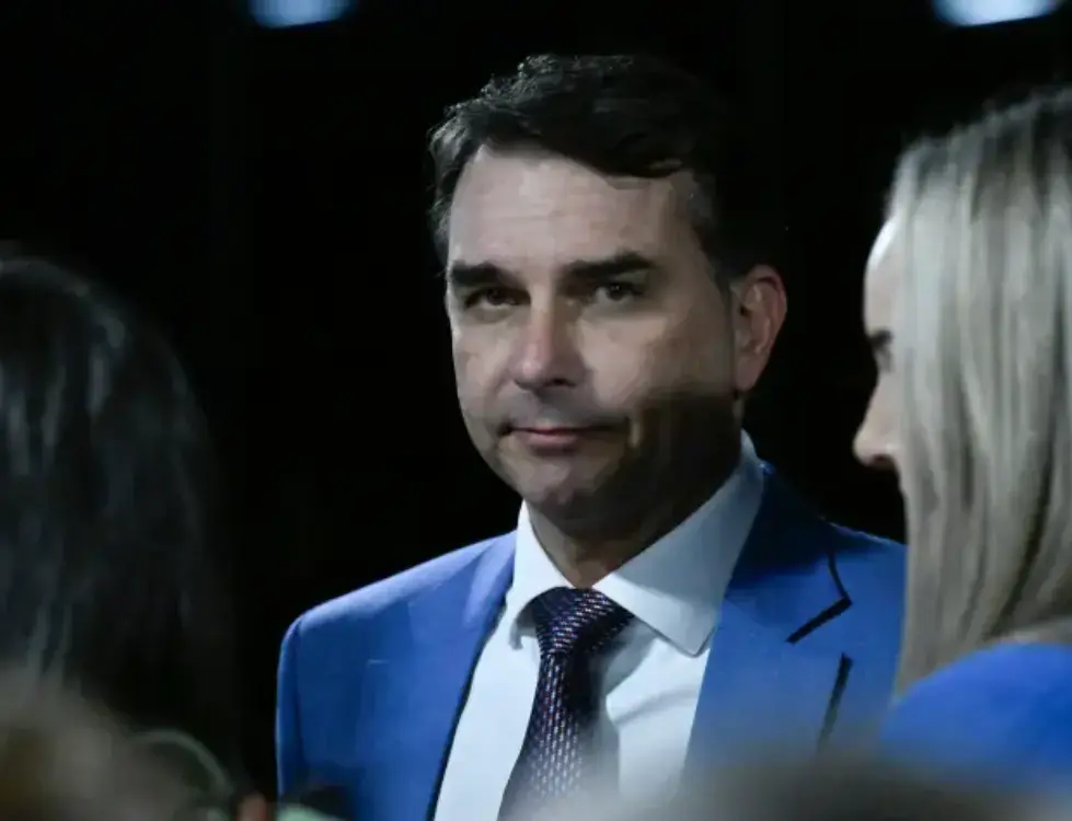 Jorge Oliveira, ministro do TCU, é nome cotado por aliados de Flávio Bolsonaro para uma possível indicação ao STF. A pr…