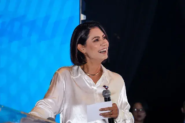 Michelle Bolsonaro disse que a eleição atual é sobre Jair Bolsonaro e os injustiçados do 8 de janeiro durante reunião n…